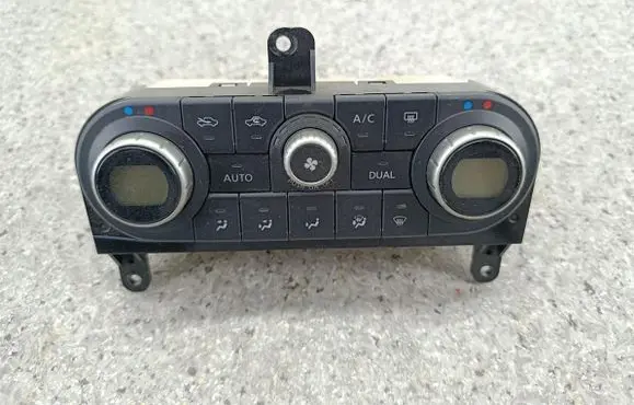 Nissan Qashqai Climate control/heater control trim 27500JD40C