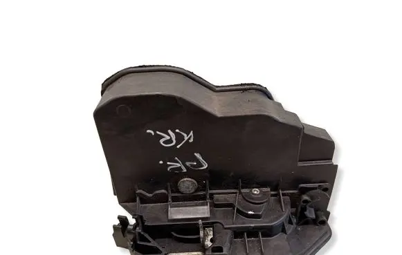 BMW X3 E83 Front door lock 7167067