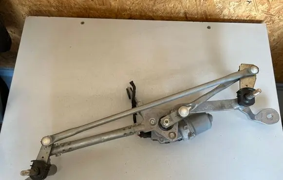 BMW iX3 G08 Front wiper linkage and motor 7399013