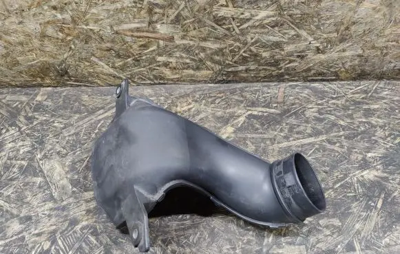 Mazda CX-9 Air intake duct part 8T4U9A675CA