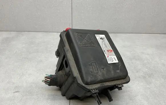 Opel Mokka B Fuse box set 96QT058180