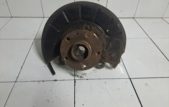 Volkswagen Jetta V Front wheel hub