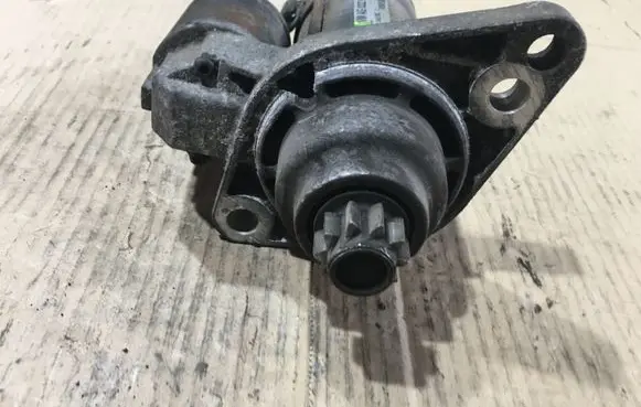 Volkswagen Golf V Starter motor 02Z911023G