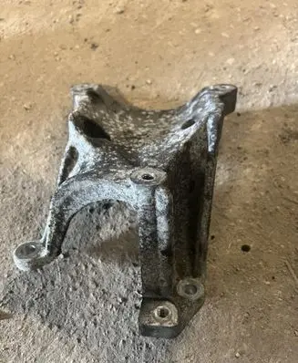 Dodge Nitro Engine mounting bracket 205131361 20513136