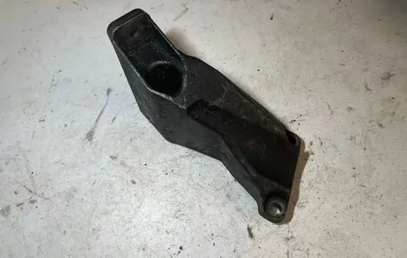 Skoda Superb B5 (3U) Engine mounting bracket 8D0199307P