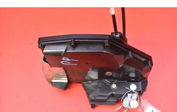 Suzuki Swift I Front door lock