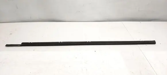 Nissan Qashqai Front door glass trim molding 80820JD00A