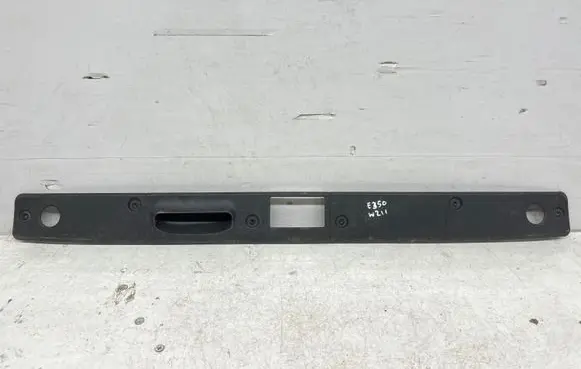 Mercedes-Benz E W211 Other trunk/boot trim element A2117500193 HGM98110
