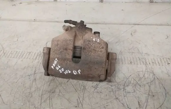 Volkswagen PASSAT B6 Front brake caliper 582