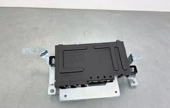 Land Rover Defender Fuse module M8B214A004PA L8B214A076EA S355MC