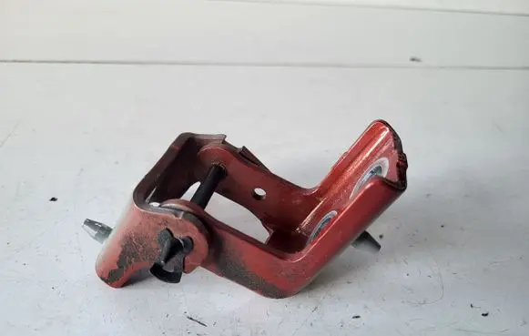 Peugeot 2008 I Rear door lower hinge