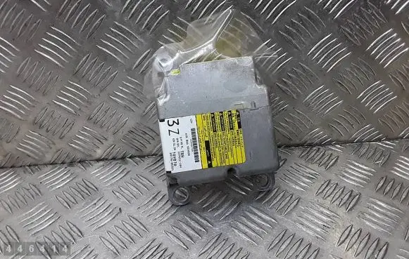 Toyota Avensis T270 Airbag control unit/module 8917005321
