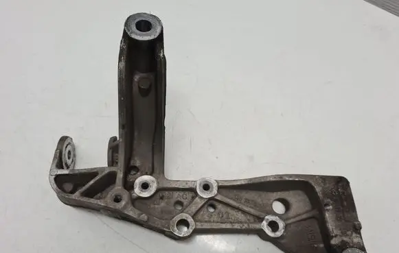 Volkswagen Touran I Front lower control arm/wishbone 1K0199296E