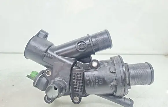 Ford Kuga I Thermostat/thermostat housing 9682141580