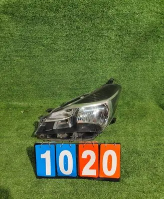Toyota Yaris Headlight/headlamp 