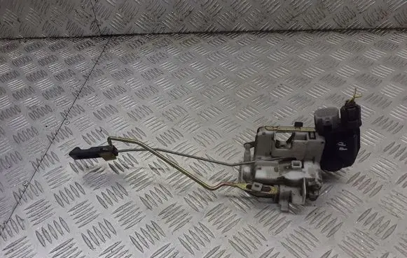 Honda CR-V Front door lock 
