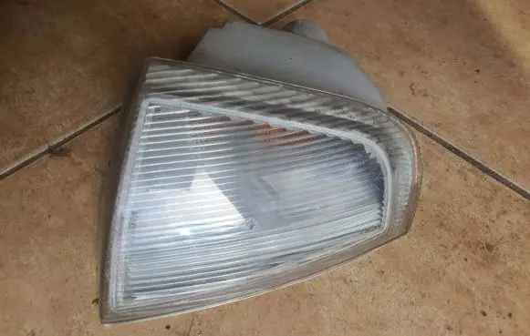 Opel Omega A Front indicator light 16766748 16766716