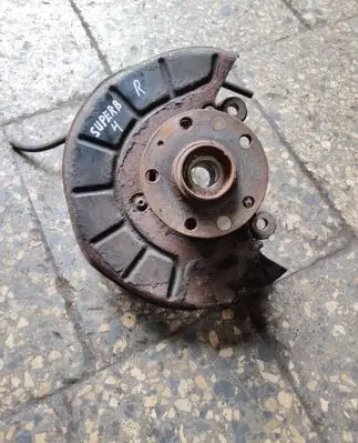 Skoda Superb B6 (3T) Front wheel hub spindle knuckle