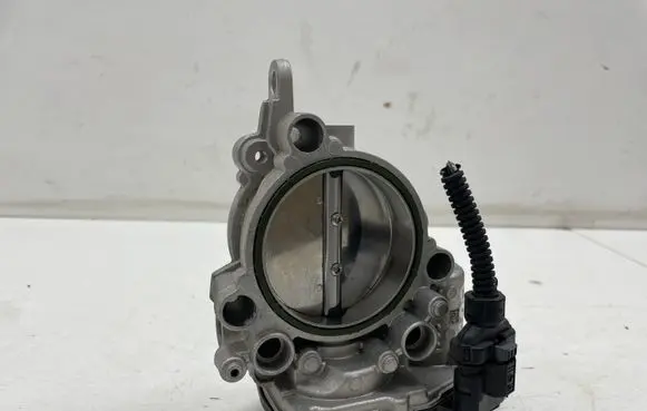 BMW 1 F20 F21 Throttle valve 8623324