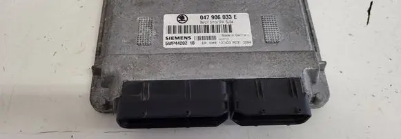 Skoda Fabia Mk1 (6Y) Engine control unit/module 047906033E 5WP4420210