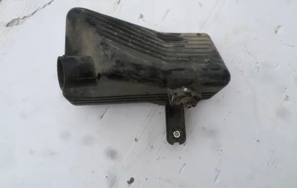 Suzuki Grand Vitara II Intake resonator 66JR01