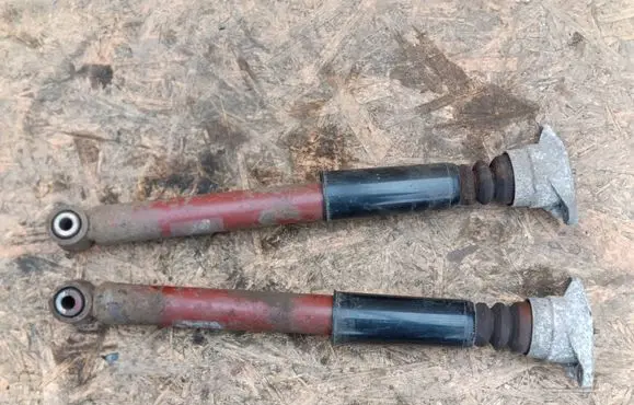 Rear shock absorber/damper