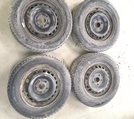 Skoda Octavia Mk2 (1Z) R15 winter/snow tires with studs 