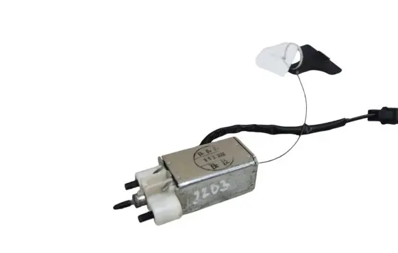 Fuel tank cap lock