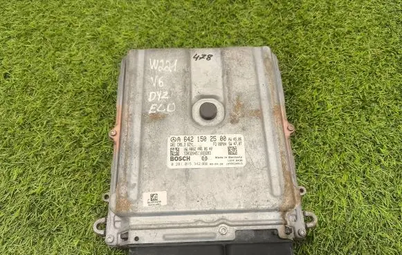 Mercedes-Benz S W221 Engine control unit/module A6421502500 1039S24815 A0024460640