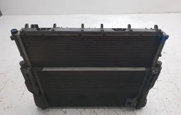 BMW X3 E83 Coolant radiator 6713242 74224075 7530252
