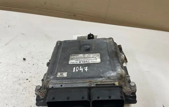 Chrysler Grand Voyager V Engine control unit/module 0281013530 1039S24362 P05187070AIRH94A