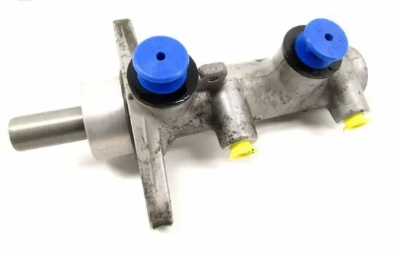 Hyundai Tucson JM Master brake cylinder