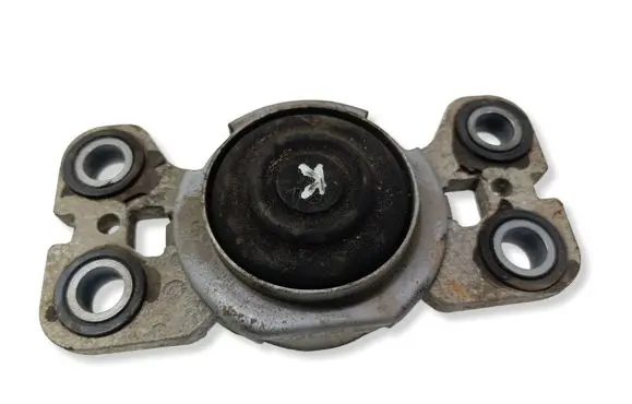 Volvo XC60 Engine mount bracket 