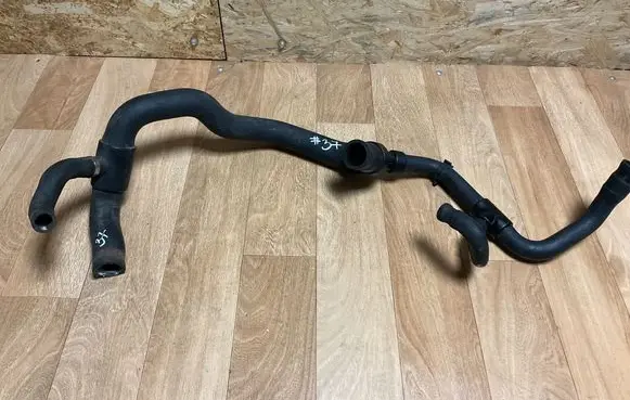Volvo S40, V40 Engine coolant pipe/hose 30899136