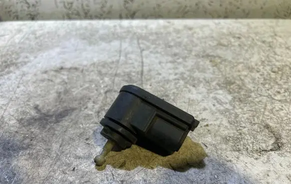 Volkswagen Golf IV Headlight level adjustment motor 1J0941295B