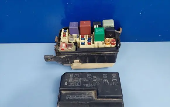 Toyota Corolla E110 Fuse box set 8267412010