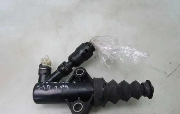 Mazda 3 Clutch slave cylinder 