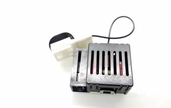 Nissan Leaf I (ZE0) Aerial antenna amplifier