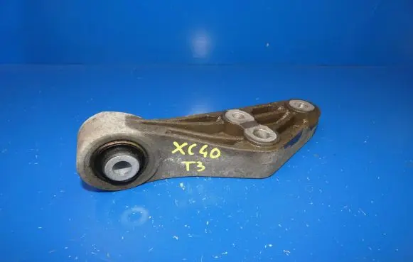 Volvo XC40 Engine mounting bracket