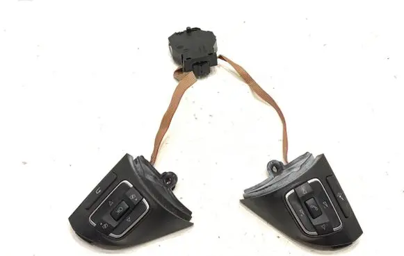 Volkswagen Golf VI Steering wheel buttons/switches 