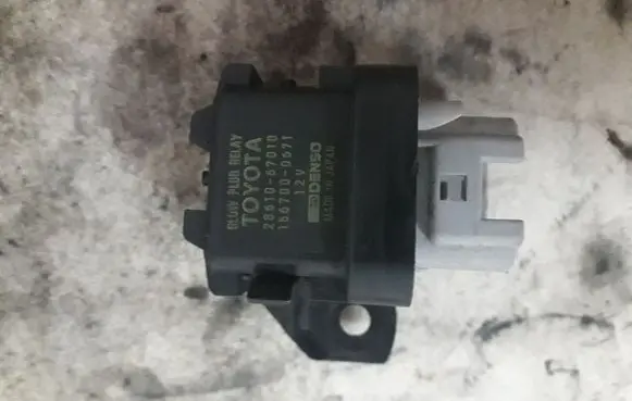 Toyota Avensis Verso Glow plug pre-heat relay 2861067010