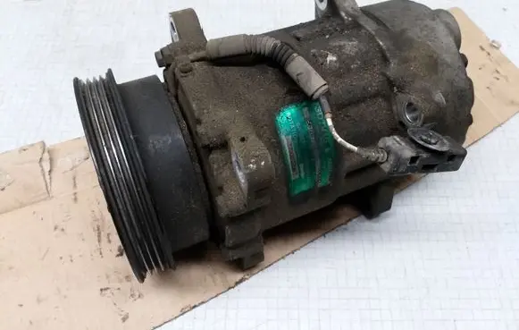 Renault Megane I Air conditioning (A/C) compressor (pump) 7700272987