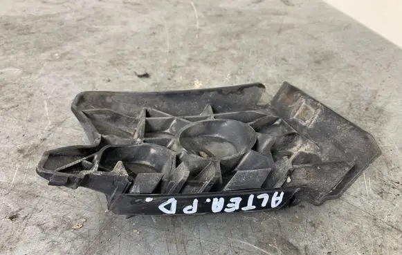 Seat Altea Front bumper mounting bracket 5P0807184A