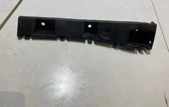 Ford Mustang VI Front bumper mounting bracket FR3B16C067A