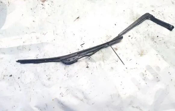 Volkswagen Golf IV Front wiper blade arm