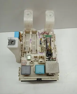 Toyota Prius (XW20) Fuse module 9139A 00605E09