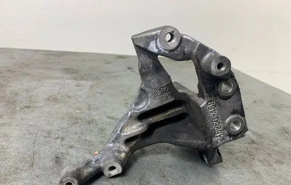 Toyota Land Cruiser (J120) Engine mounting bracket 246260459