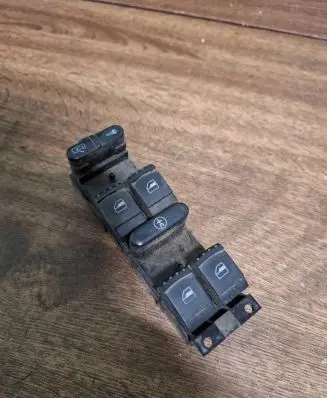 Volkswagen PASSAT B5 Electric window control switch 1J4959857 F005S00011
