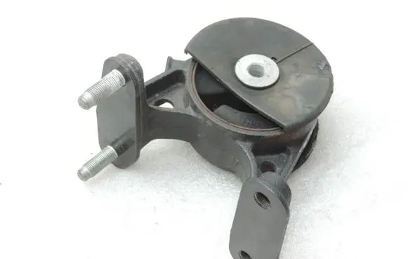 Toyota RAV 4 (XA30) Engine mounting bracket 1237126010