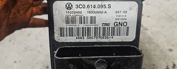 Volkswagen PASSAT B6 ABS Pump 3C0614095S 16332402 16332502A